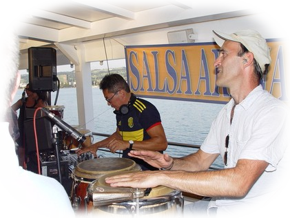 Joe Moli an den Drums während eines Live-Auftritts.
